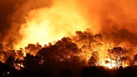 EN DIRECT - Incendie dans l’Aude : l’immense feu dans le massif des Corbières continue de progresser, 16.000 hectares brûlés