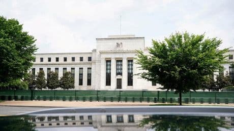 Fed-Protokolle: Nur wenige US-Währungshüter offen für rasche Zinssenkung