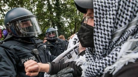 Nakba-Demo: Tumulte bei Propalästina-Kundgebung in Berlin – ein Polizist verletzt