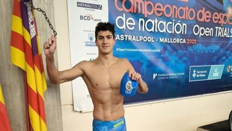 Nil Cadevall bate el récord de España en 100 braza y Alba Vázquez hace mínima mundialista en 400 estilos