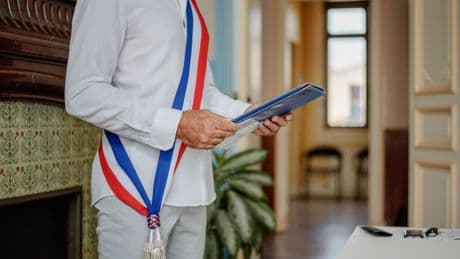 Maires : une loi pour répondre à la crise des vocations