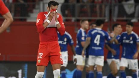 1-2: El Oviedo abofetea primero a un Almería que mereció más