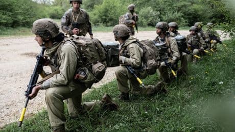 « On n’est pas payé pour réfléchir » : dans les premiers pas des recrues de l’armée française