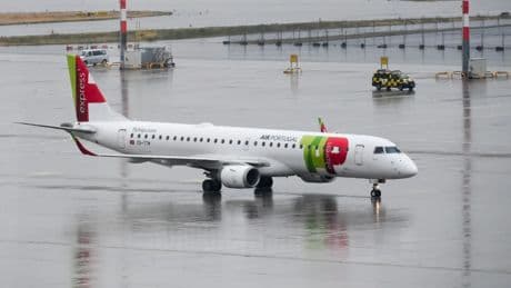Dos pasajeros detenidos por una falsa amenaza de bomba en un vuelo que iba de las Azores a Bilbao