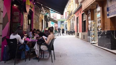 El sorprendente &#039;regalo&#039; que dejó un cliente en la mesa del bar donde comió: &quot;Gracias por su propina, no vuelva&quot;