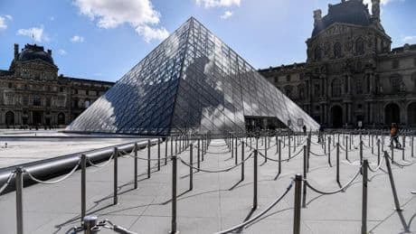 El Louvre, el museo más visitado del mundo, cierra sus puertas para denunciar el turismo masivo
