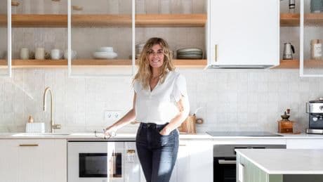 Montse Morales, interiorista: “El triángulo de trabajo es la mejor forma de distribuir nevera, fregadero y fuegos para que tengan una distancia cómoda y funcional: deben crear un triángulo imaginario”
