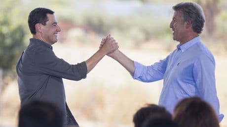 Juanma Moreno engrasa la maquinaria electoral y fija su cónclave en noviembre para coger impulso contra el 'sanchismo'
