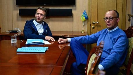 Krieg in der Ukraine: Merz und Macron fordern Waffenruhe und drohen mit Sanktionen – Moskau gelassen