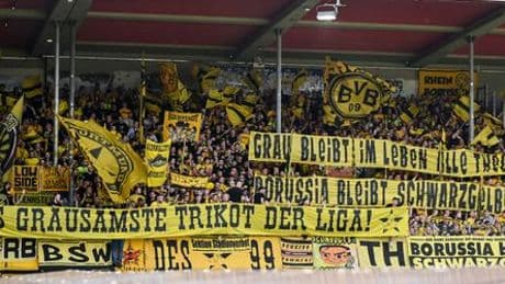 Bundesliga: Fans von Borussia Dortmund protestieren gegen graues Trikot
