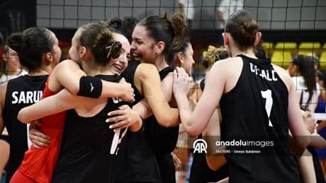 18 Yaş Altı Kadın Voleybol Milli Takımı'ndan altın madalya