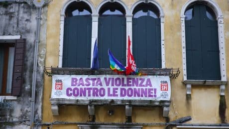 Violences sexistes : qu’est-ce que le #MeToo numérique qui secoue l’Italie ?