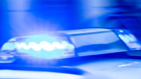 Exhibitionist attackiert vier Polizisten – ein Beamter wird bewusstlos geschlagen