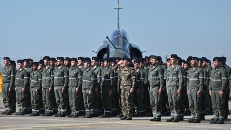 Menaces de viols, passages à tabac, insultes racistes… quatre membres d’un régiment de parachutistes portent plainte contre leur hiérarchie et le ministère des Armées
