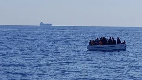 Rescatan los cadáveres de siete migrantes que iban a bordo de pateras en aguas de Níjar y Carboneras