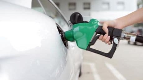 El mecánico Juan José habla sin tapujos sobre el mejor consejo para ahorrar gasolina con tu coche: "Te va a bajar el consumo"