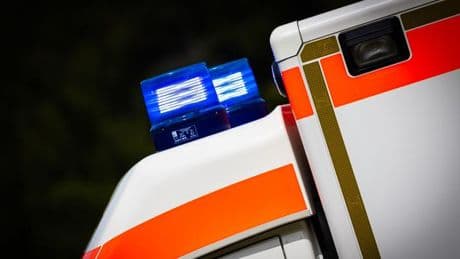 Unfall auf A71: Auto überschlägt sich nach Unfall mit Wohnmobil mehrfach
