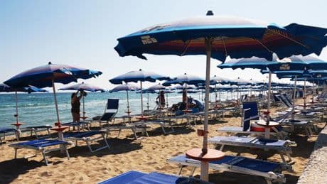 Turismo, con il caro spiaggia a luglio -15% di presenze