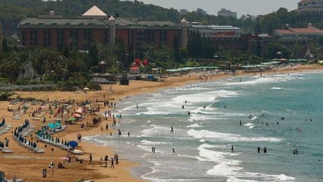 Ausbeutung im Türkei-Tourismus? Kritik an neuer Arbeitsregel