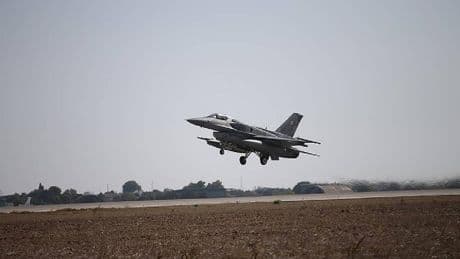 Polonya ve NATO, sınırı geçen Rus dronlarını vurdu