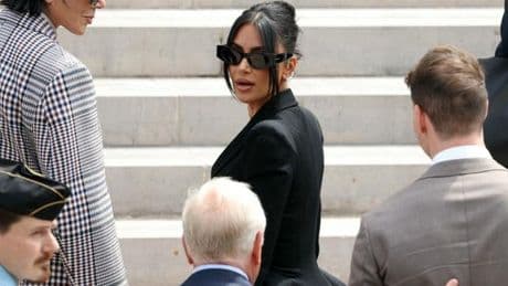 Kim Kardashian témoigne au procès de son braquage à Paris : « J’étais certaine de mourir cette nuit-là »
