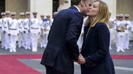 Meloni y Macron aparcan sus rencillas y escenifican un nuevo entendimiento