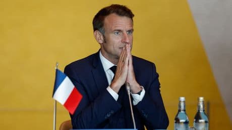 Pour Macron, "se faire la guerre commerciale" au sein de l'Otan est une "aberration"