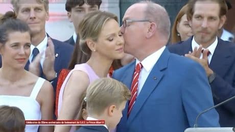 Alberto di Monaco commosso nel discorso per i 20 anni di regno: «Grazie a mia moglie e ai miei figli»