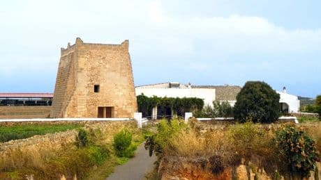 Ruta por las fortalezas de Menorca: torres medievales, castillos musulmanes y fortificaciones británicas