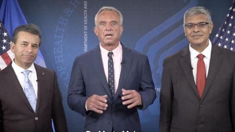 Hiltzik: Contradicting RFK Jr., CDC says the COVID vaccine protects pregnant women, babies, and children