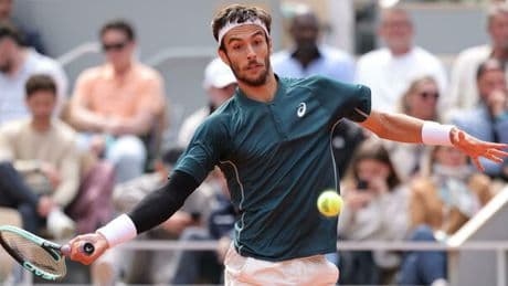 Lorenzo Musetti: età, altezza, la fidanzata Veronica, i figli. Chi è il tennista toscano in campo al Roland Garros