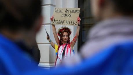 Royal Opera appearance by Russian soprano Anna Netrebko draws pro-Ukraine protest