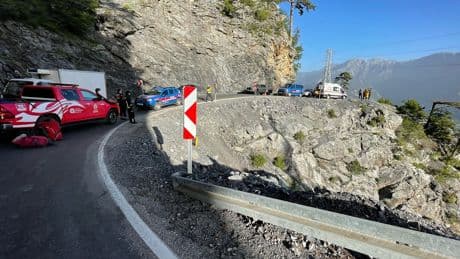Antalya'da otomobil uçuruma yuvarlandı! 1 ölü, 1 yaralı