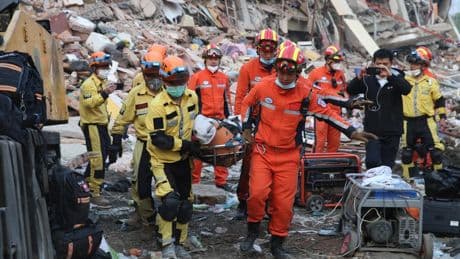 La junta militar de Birmania bombardea una escuela y rompe el alto el fuego: hay 17 muertos, entre ellos niños