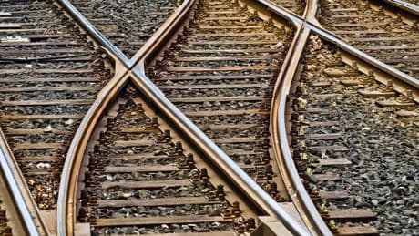 "On a besoin de 4,5 milliards d'euros par an pour le réseau": près d'un Français sur deux n'est pas satisfait de la fiabilité des trains