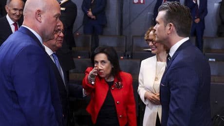 Sánchez desata el "malestar" y la "frustración" entre los aliados con su rebeldía ante la OTAN: "Arrastra los pies en el gasto en Defensa"