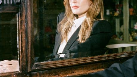 In ‘Sirens,’ Meghann Fahy Sounds the Alarm