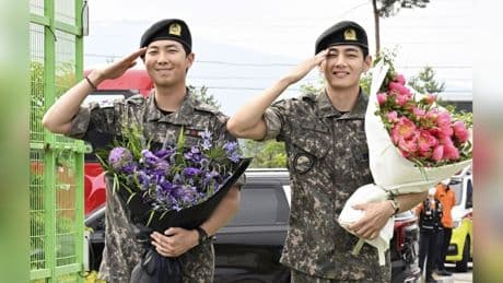Kommt bald die Reunion?: Zwei weitere BTS-Stars beenden Militärdienst