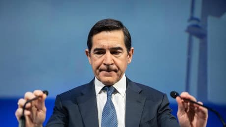 BBVA sube el tono al final de la opa: alerta al Gobierno, carga contra la venta de TSB por Sabadell y minimiza la consulta