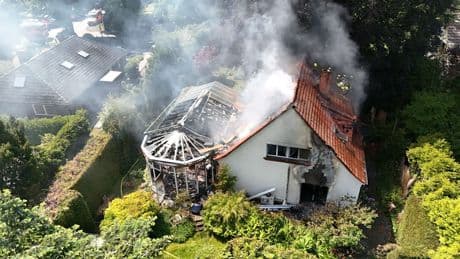 Leiche in Villa entdeckt - Feuer-Drama in Villa von Berliner Feinkost-König