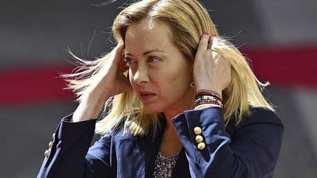 Siete años de cárcel para los okupas y policías con permiso para infiltrarse en la Mafia... Así es el nuevo decreto de seguridad de Meloni