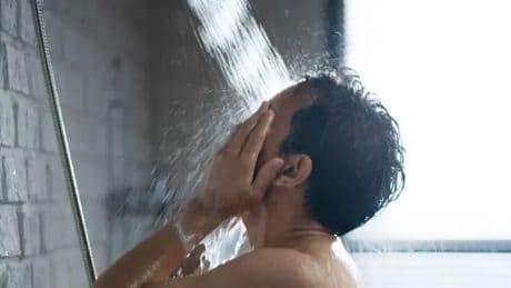 Este es el orden correcto que debes seguir cuando te duchas: &quot;Hay peligro de irritación en la piel&quot;