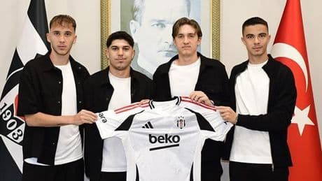 Beşiktaş, 4 genç futbolcuyla profesyonel sözleşme imzaladı