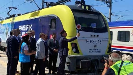 Çin-Türkiye demir yolu hattının ilk yük treni Avrupa'ya gitmek üzere Türkiye'ye ulaştı