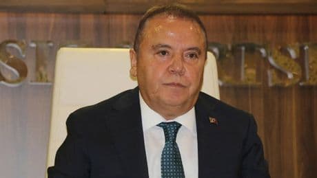 Burhanettin Bulut, Muhittin Böcek'i cezaevinde ziyaret etti: '11 tane ilaç kullanan Muhittin Böcek, tutuksuz yargılanmalıdır'