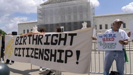 Un juez esquiva el Supremo y bloquea el decreto de Trump sobre la ciudadanía por nacimiento