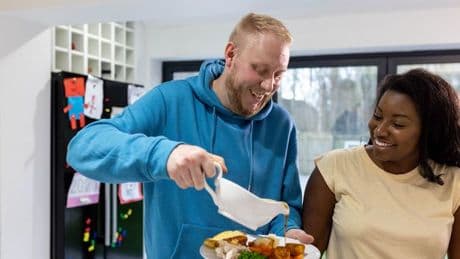 American tries roast dinner for first time but is floored by one thing