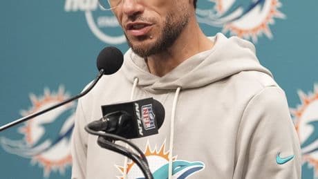 Mike McDaniel responds to plane banner calling for his firing amid Dolphins’ winless start