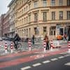 „Pollerbü“ vor Gericht: Darum klagen Anwohner gegen die Verkehrsberuhigung in der Berliner Tucholskystraße