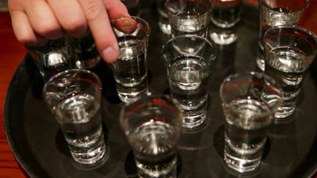 Behandlung der Alkoholsucht: „Die Zwillingsschwester der Zwangsstörung“